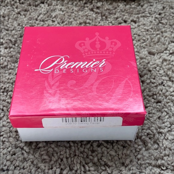 NIB - PRICE DROP!!! Premier Designs “Spring Fever” Bright & Bold Necklace - Picture 5 of 6